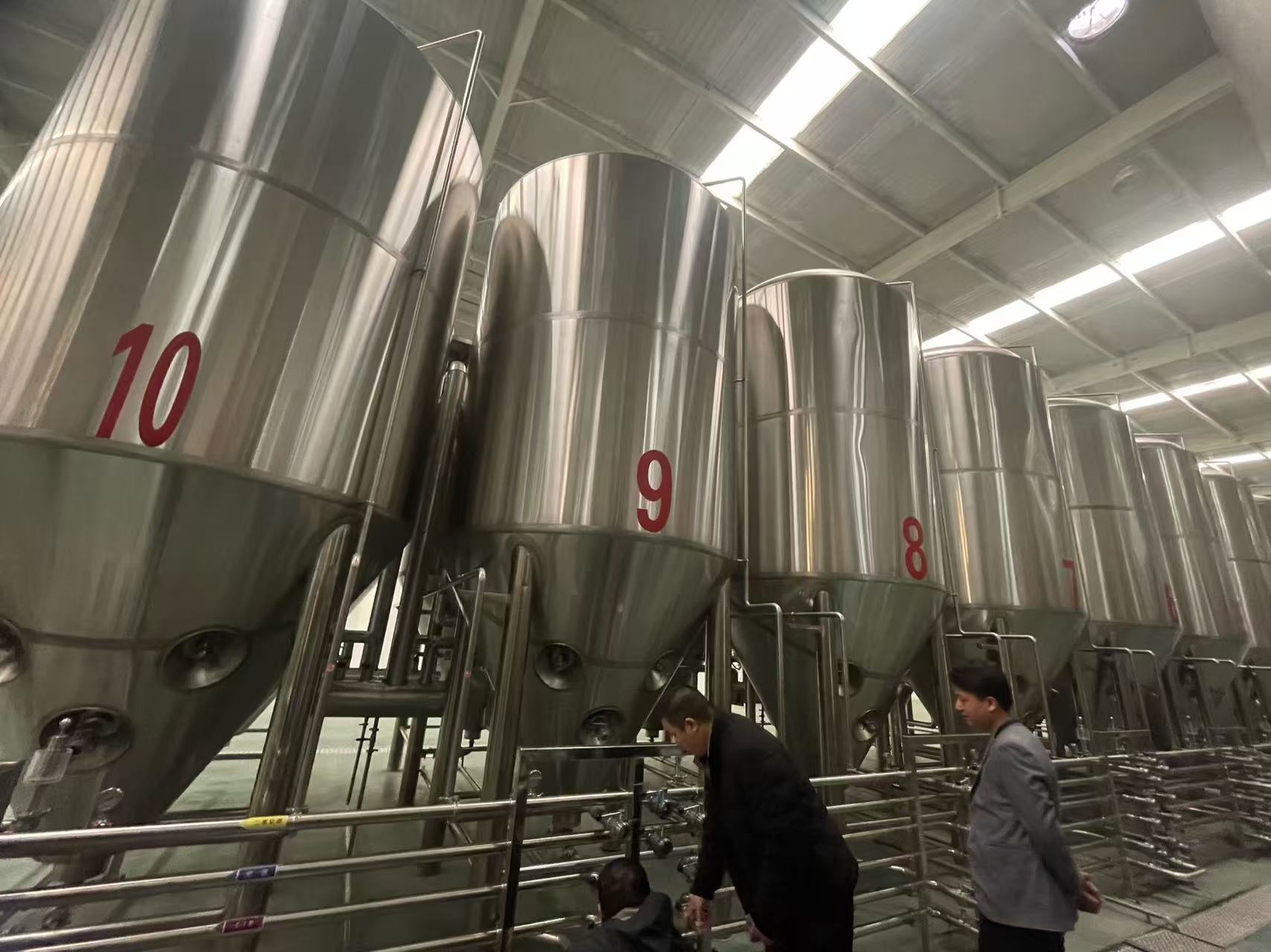 临沂精酿啤酒设备厂—平面布置、设备设计、制造、调试、培训等一条龙服务